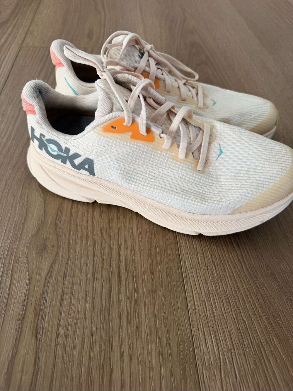 HOKA Clifton 9 Youth / Women’s Running Shoes Vanilla Coral Size 7Y / Women’s 8.5